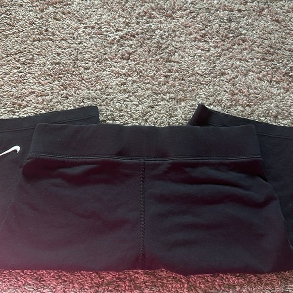 Nike women’s high waisted biker shorts - Picture 7 of 7